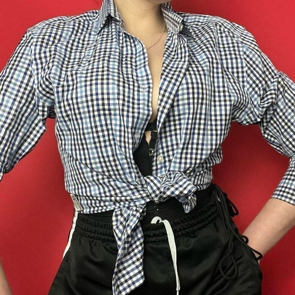 Blue and white checkered / plaid button up 💙🤍